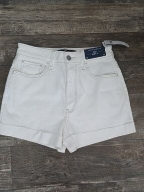 Hollister White High-Rise Cuffed Mom Shorts